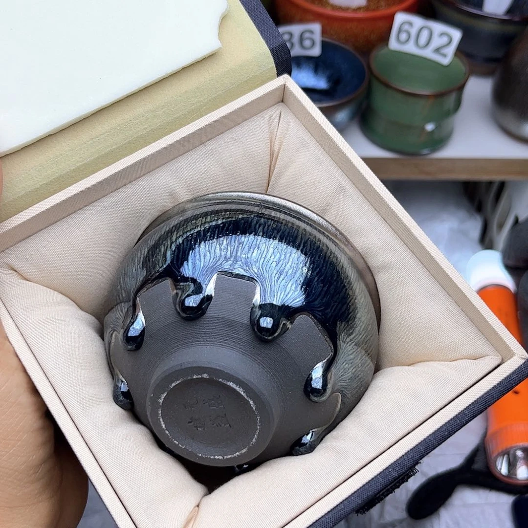茶盏您好他超级显腿长