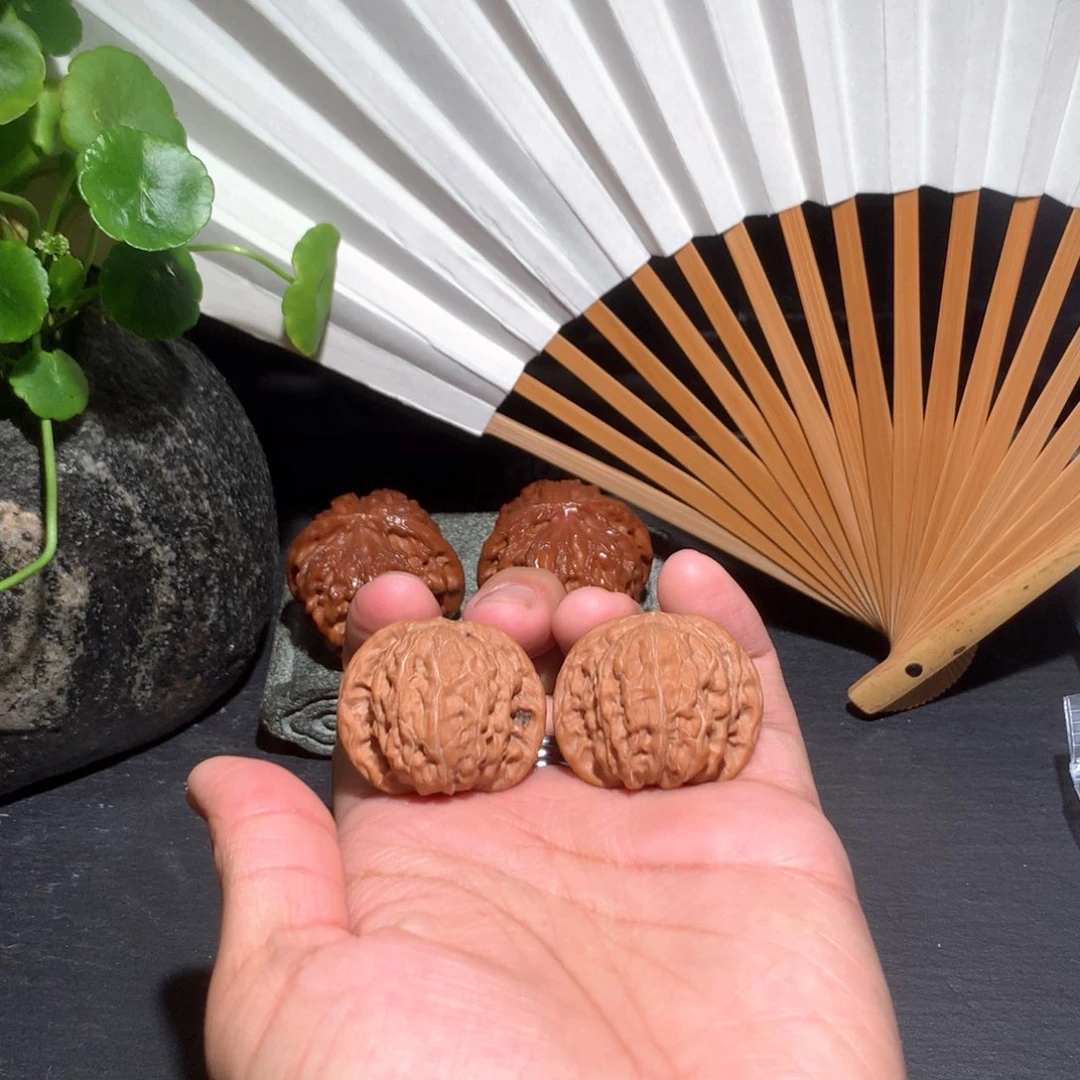 文玩核桃吊坠鱼的红皮磨盘061308