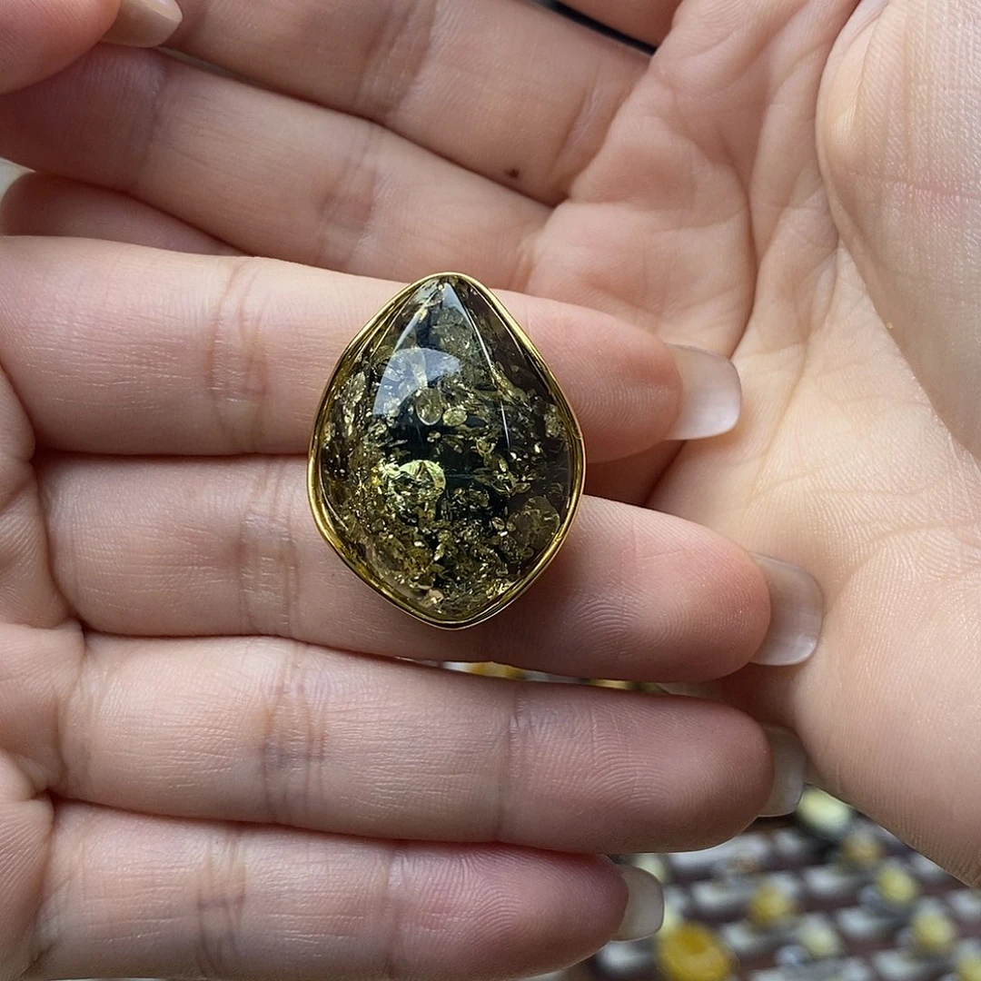 裸石琥珀未镶嵌成品