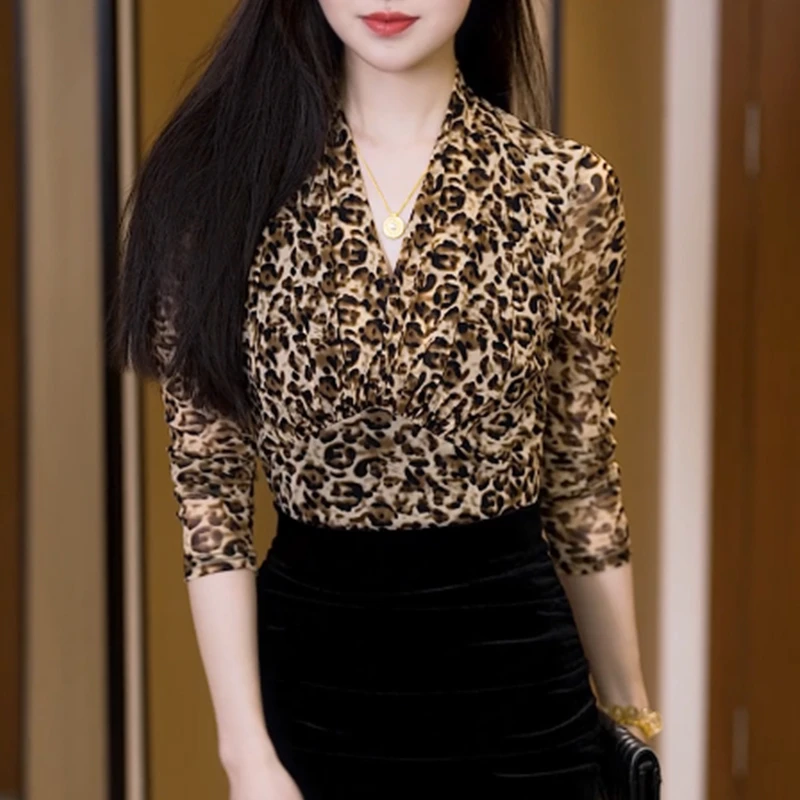 春季新款豹纹印花打底衫女气质时尚交叉长袖上衣高级遮肚显瘦小衫