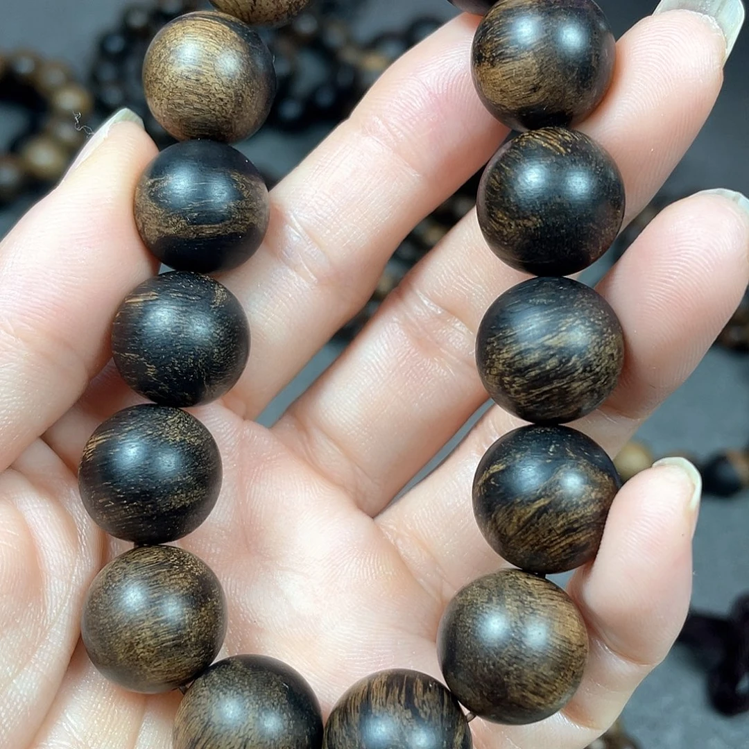 沉香手串白棋瘤疤