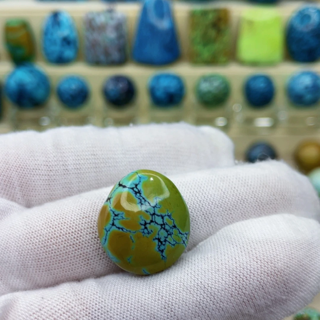 未镶嵌绿松石颈饰