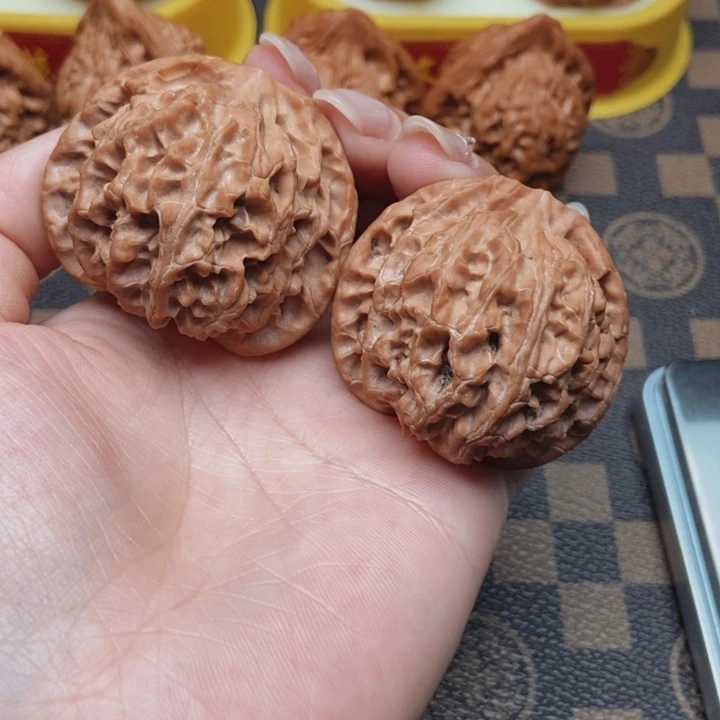 文玩核桃吊坠一****。43苹果园