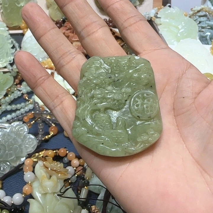 蛇纹石玉吊坠合金