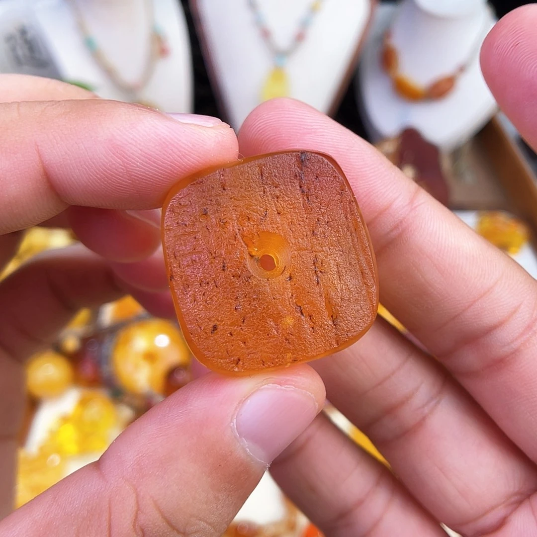 未镶嵌琥珀珠宝奇石