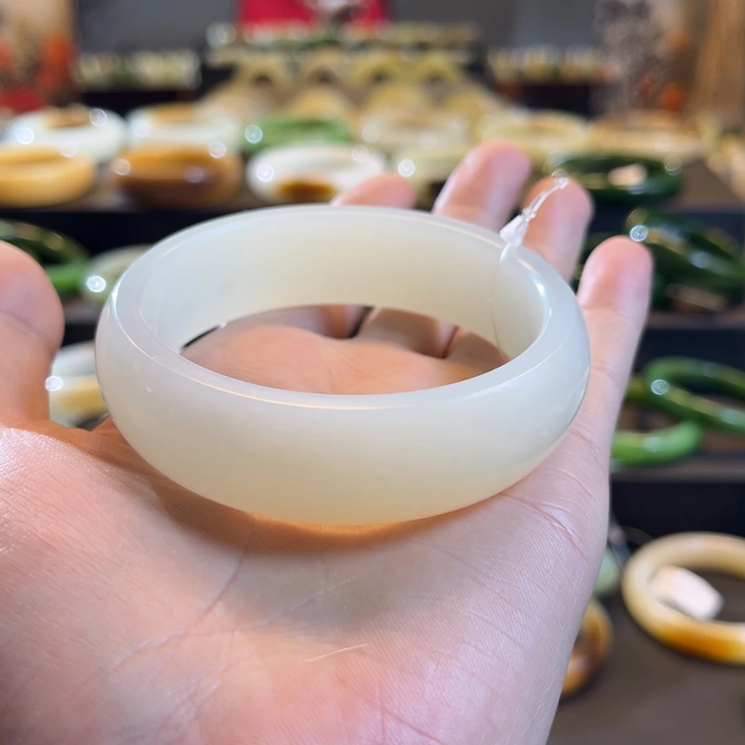 和田玉未镶嵌手镯