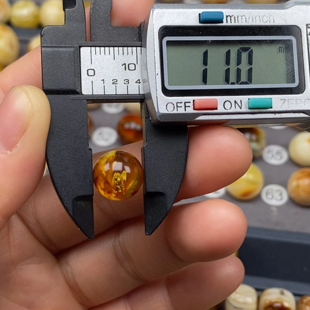 蜜蜡珠宝奇石未镶嵌