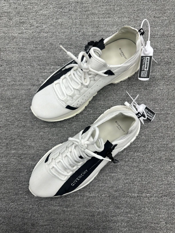 99新 Givenchy/纪梵希 42 纪梵希运动鞋 黑白色