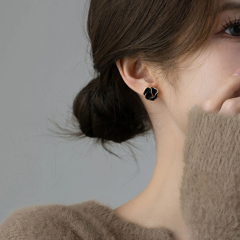 925银耳饰 黑色山茶花耳钉小香风女气质小众设计独特夏天耳环轻奢