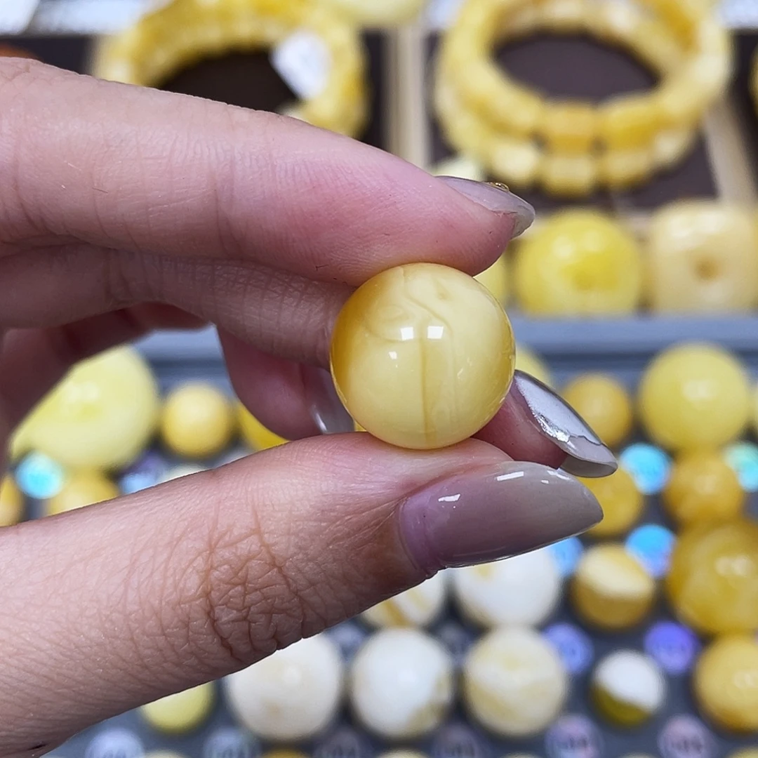 琥珀未镶嵌裸石14.7mm瑕 202