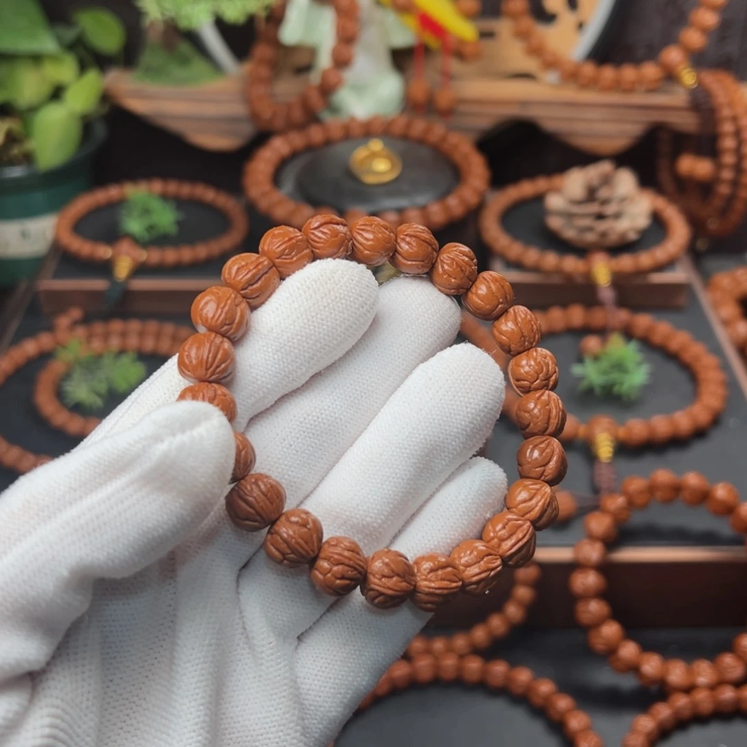 吊坠桃核陈*融1.1玉龙脊手串