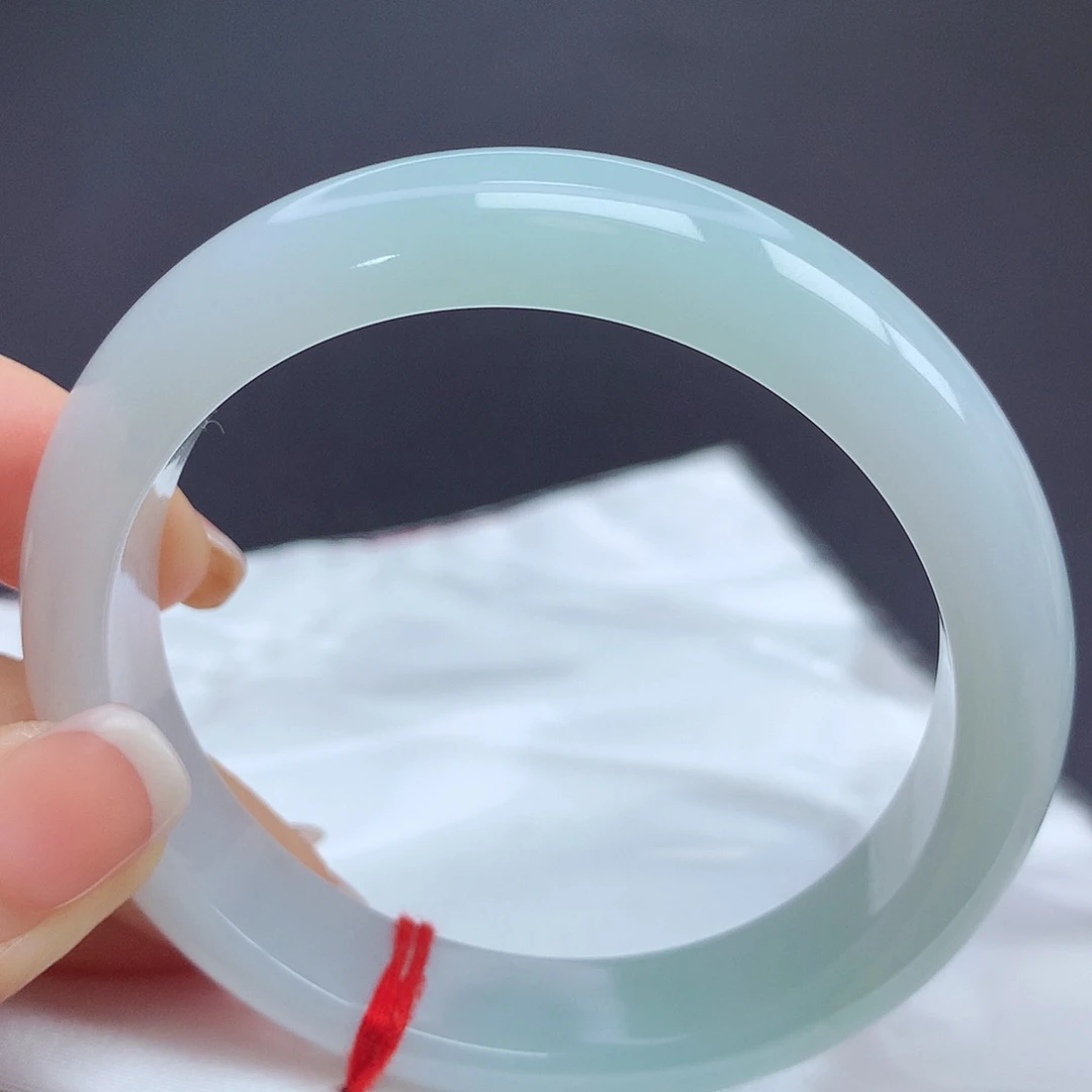 翡翠手镯未镶嵌l n n n n n n n n n