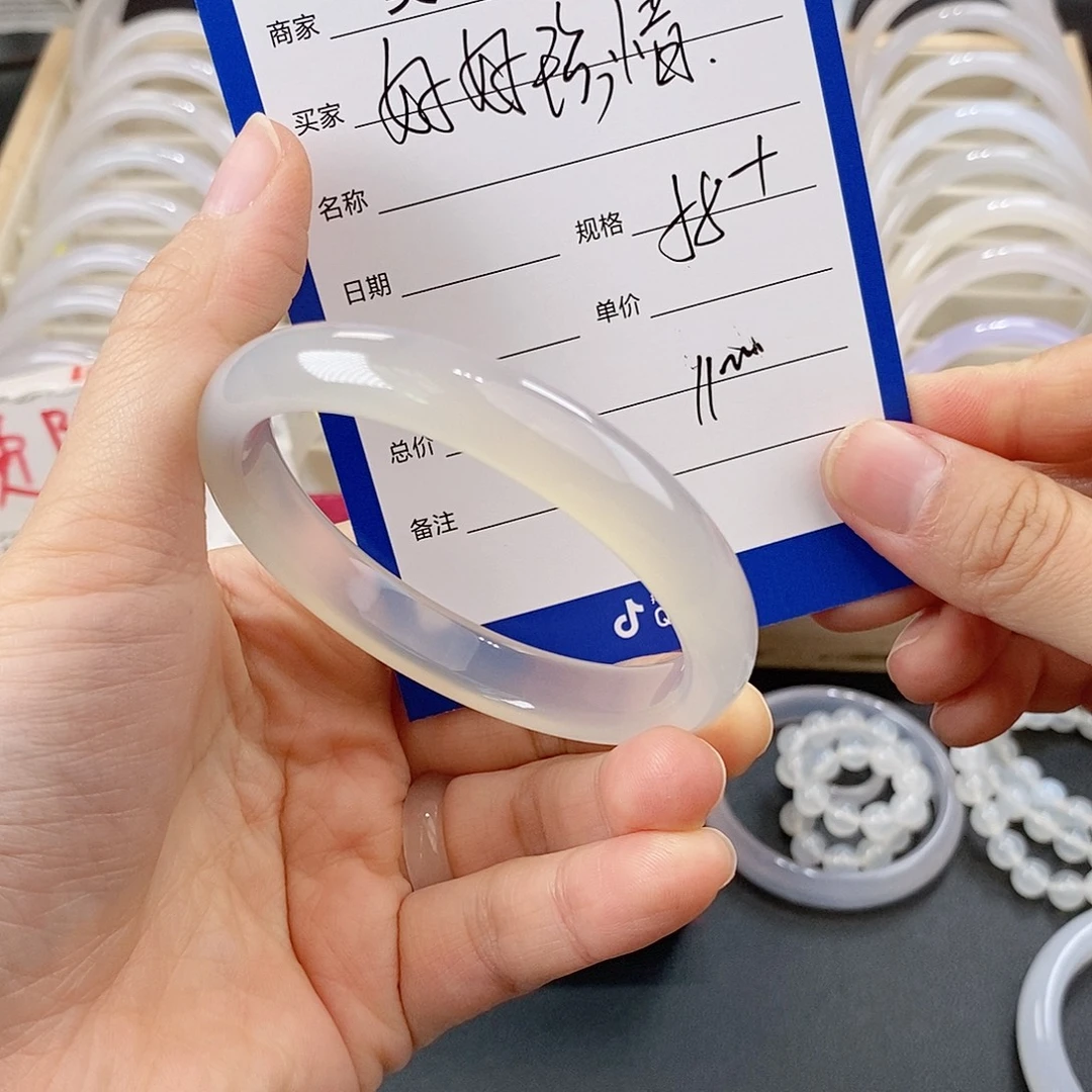 好***惜玛瑙/玉髓未镶嵌手镯