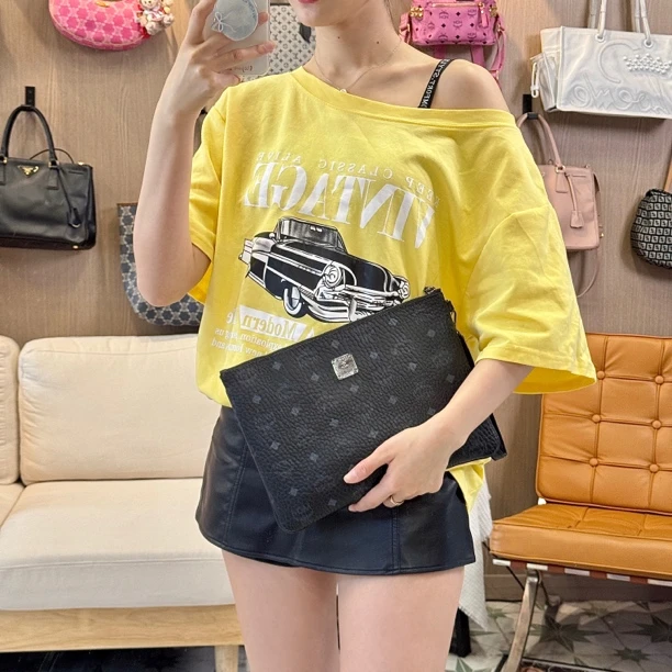 95新 MCM A1534黑色手拿包时尚休闲百搭真皮个性轻奢女士长款