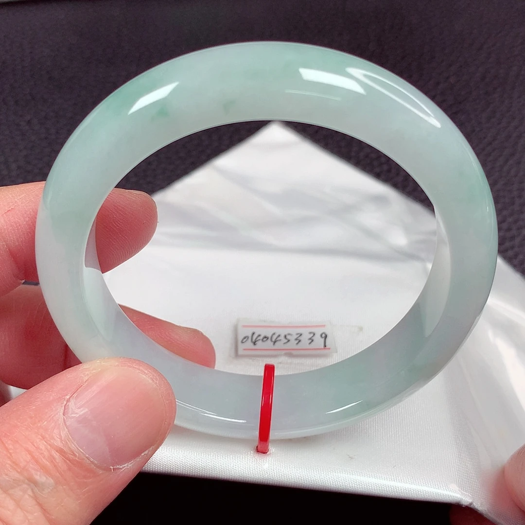 翡翠手镯未镶嵌天然翡翠手镯