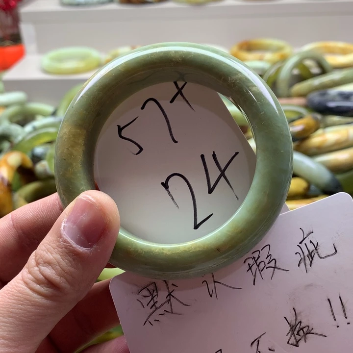 蛇纹石玉手镯未镶嵌炸***友