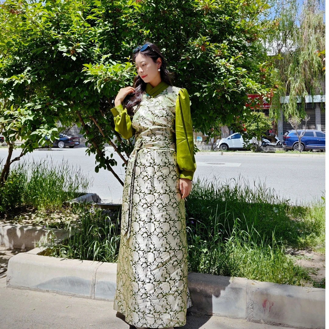 2025新款女士西藏服