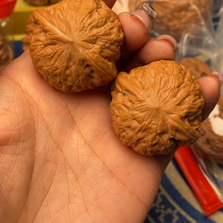 子***丶桃核吊坠铁锤核桃