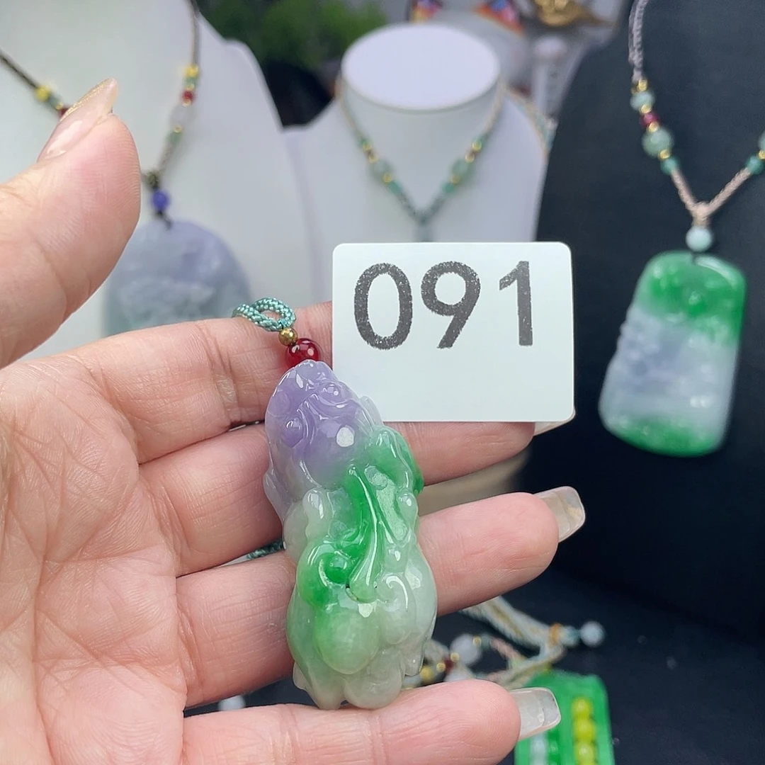 翡翠未镶嵌吊坠(赠链)