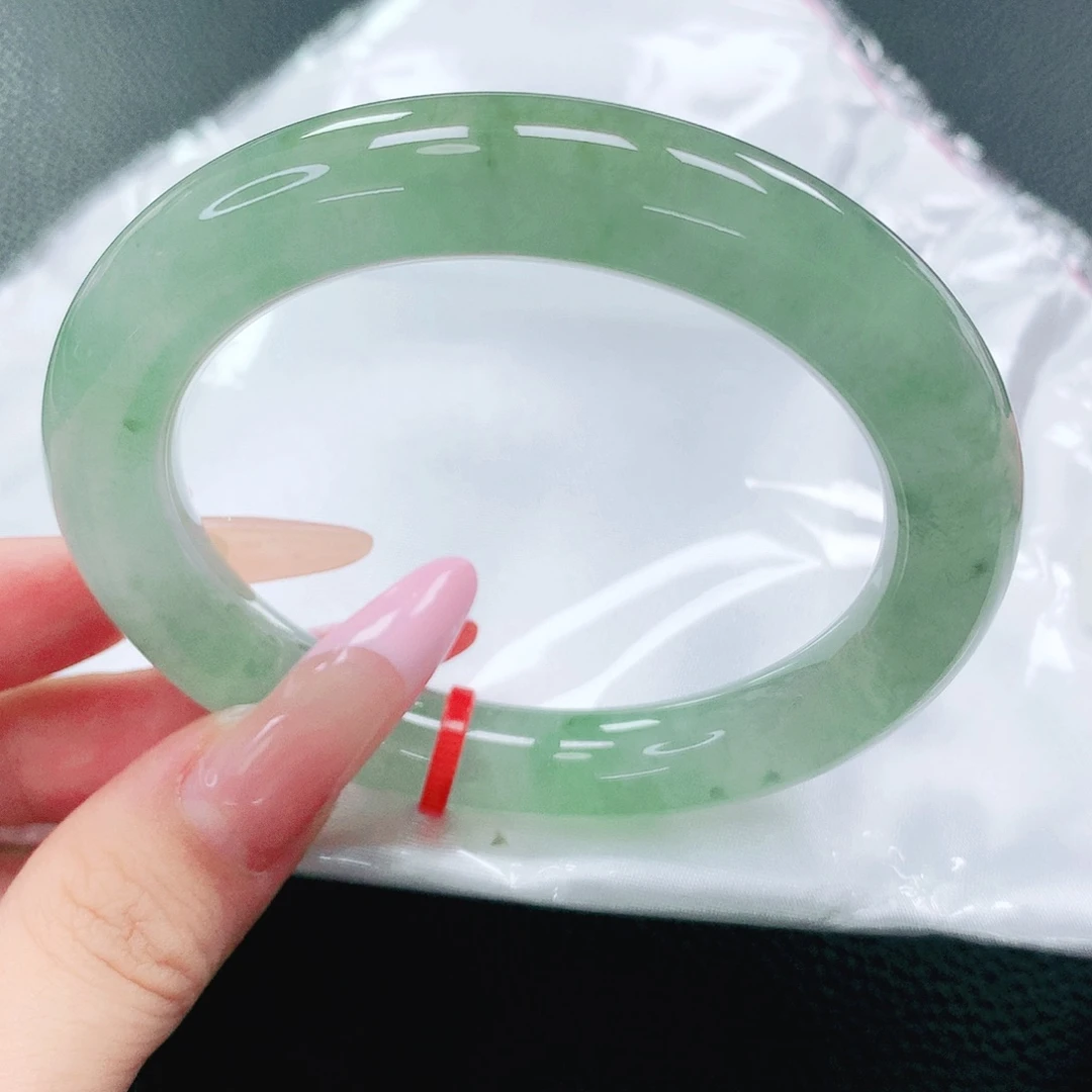 翡翠手镯未镶嵌57圈