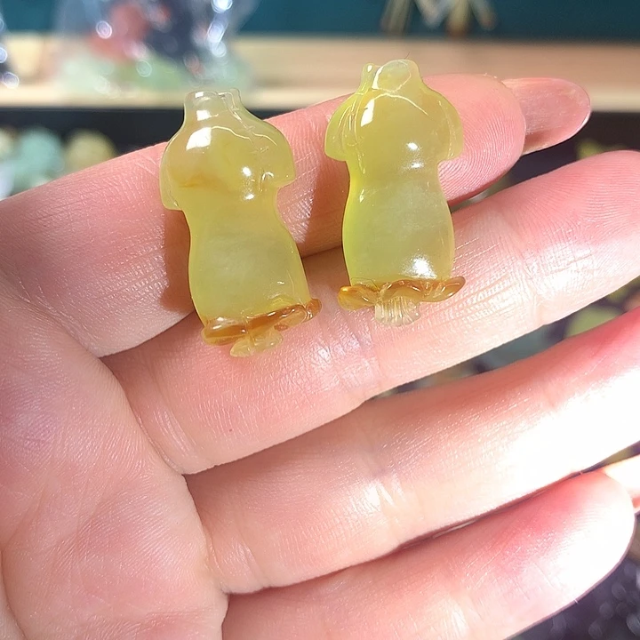 蛇纹石玉未镶嵌耳饰