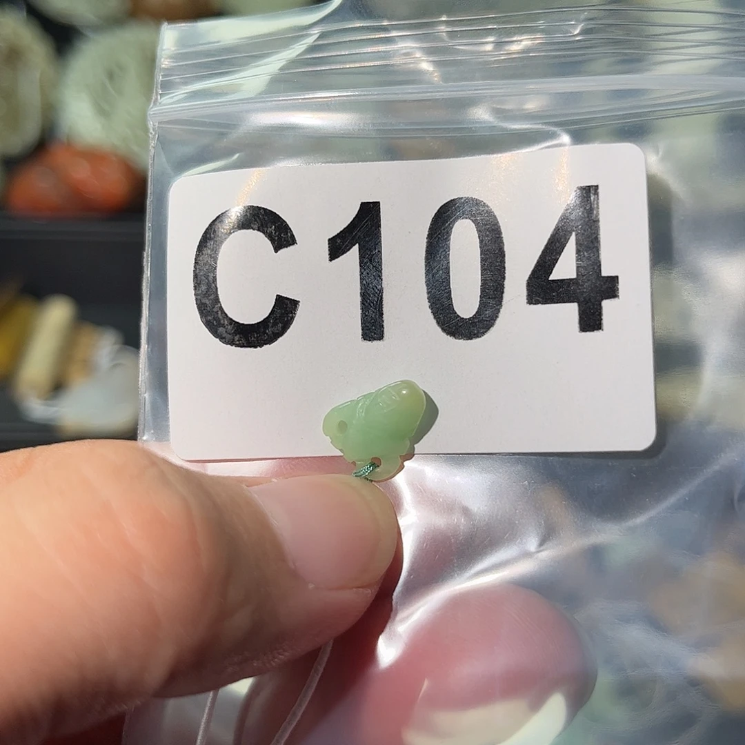 翡翠未镶嵌颈饰佛公
