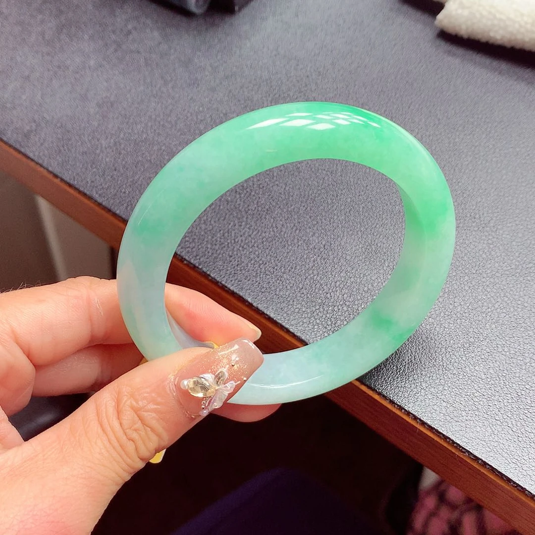 翡翠手镯未镶嵌缅甸翡翠