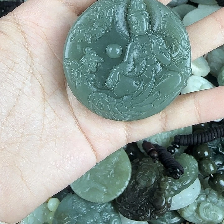 沫***：和田玉未镶嵌颈饰