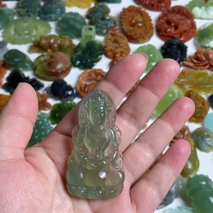 蛇纹石玉颈饰未镶嵌