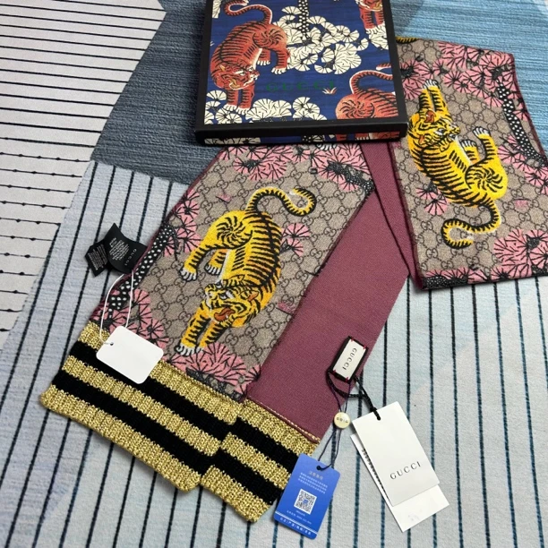未使用 GUCCI/古驰 古驰老虎满印围巾