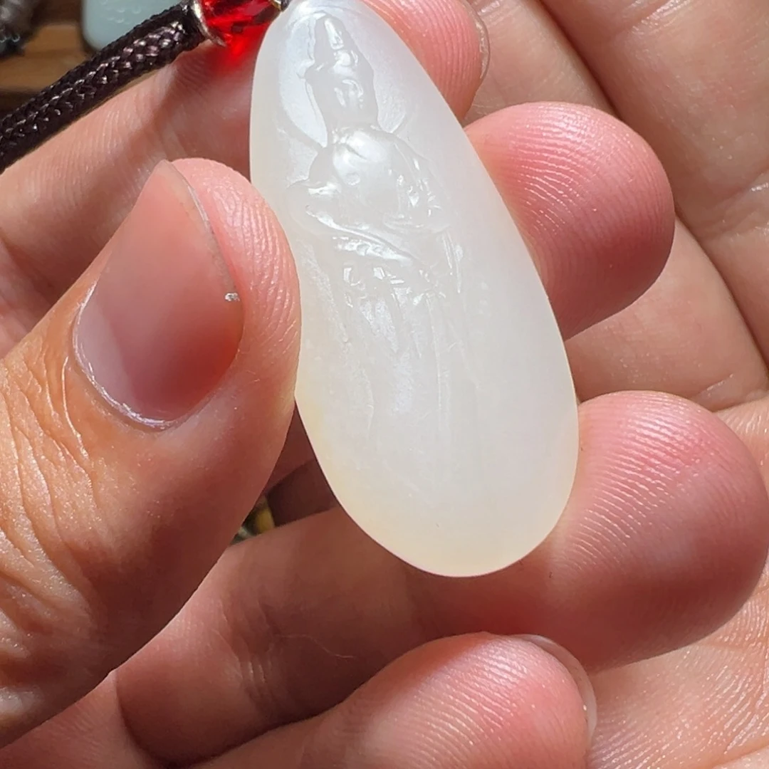 和田玉未镶嵌颈饰剑**锋