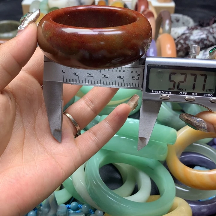 未镶嵌手镯石英质玉