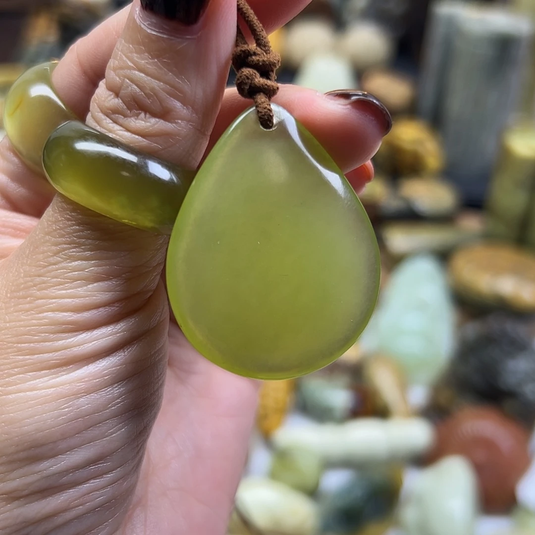 岫玉未镶嵌颈饰岫玉水滴