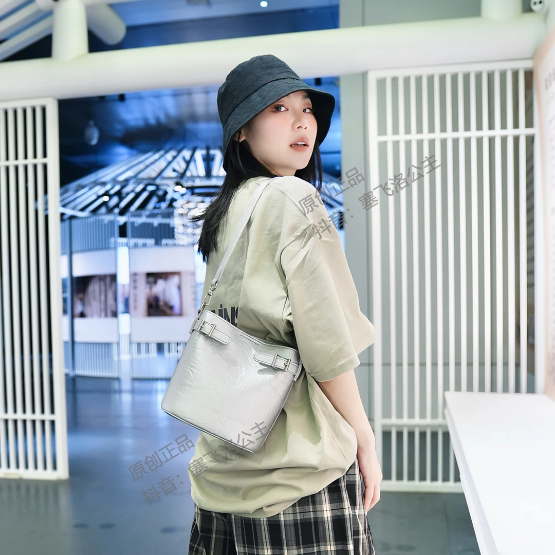 【CEFIRO · CiCi】春夏时尚百搭女士单肩斜跨水桶包 WGG-1WA832