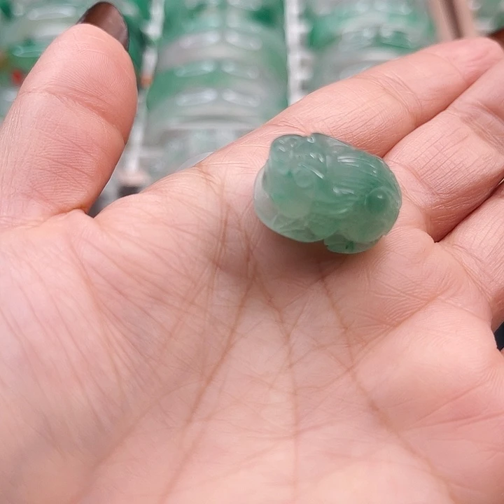 颈饰未镶嵌石英质玉卿***°