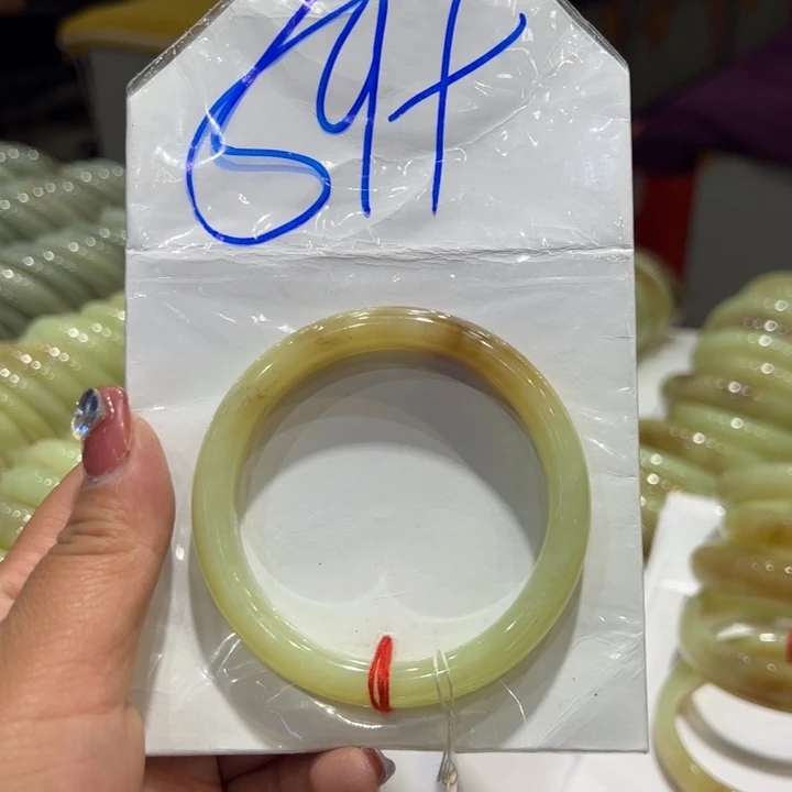 和田玉手镯未镶嵌猜