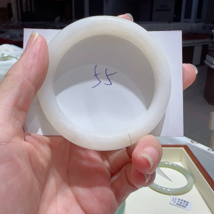 和田玉未镶嵌手镯560