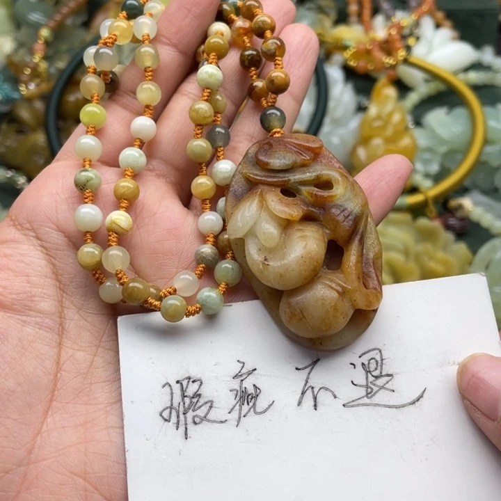 蛇纹石玉吊坠合金