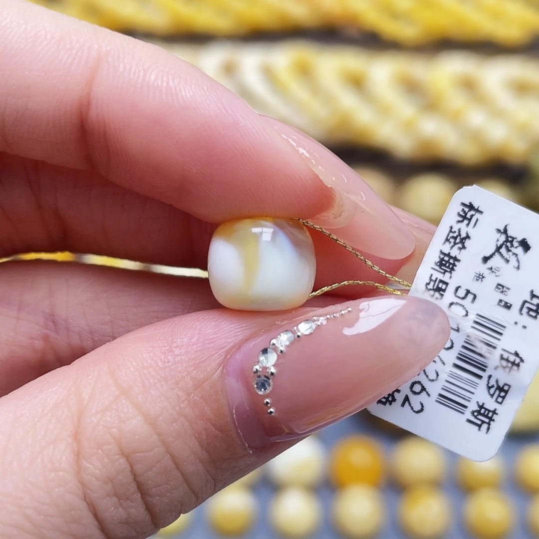 未镶嵌琥珀裸石依***?蜜蜡老型10.3*8.8mm微瑕