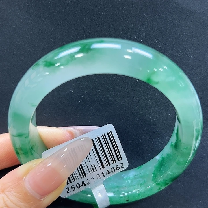 未镶嵌手镯石英质玉（非洲翠）