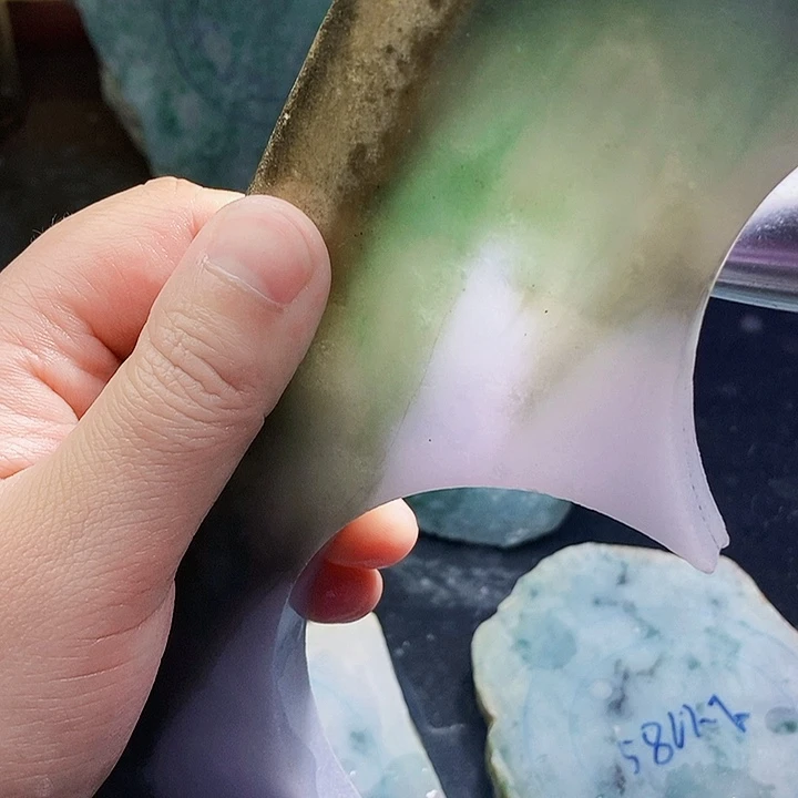 翡翠未镶嵌颈饰毛料75