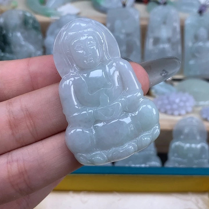 翡翠未镶嵌颈饰观音
