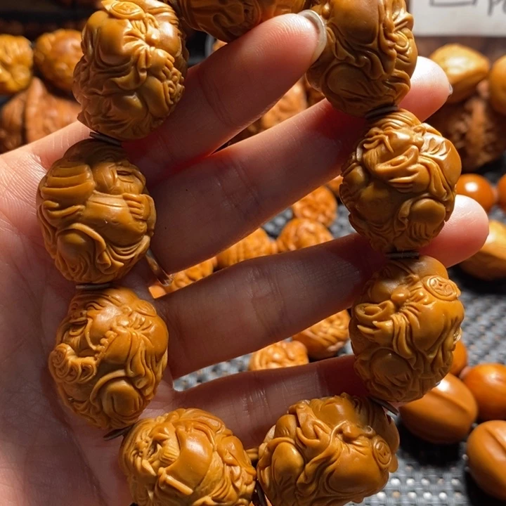 吊坠橄榄核八方财神