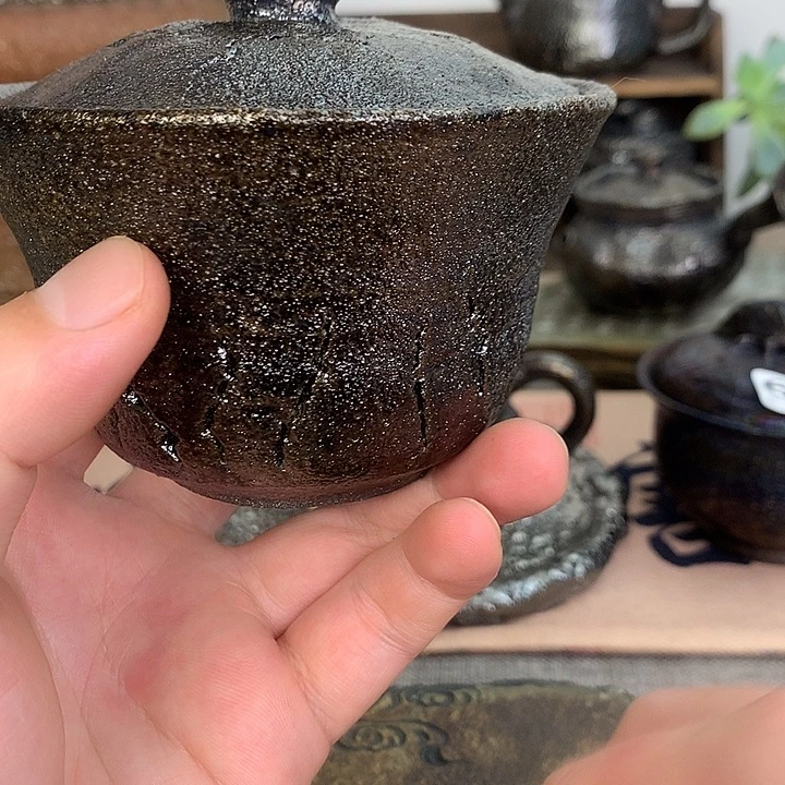 哈***荥经黑砂馒头窑微瑕盖碗