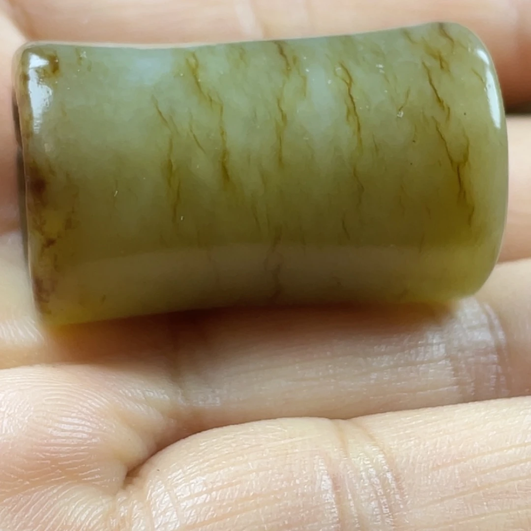 一***在和田玉未镶嵌颈饰