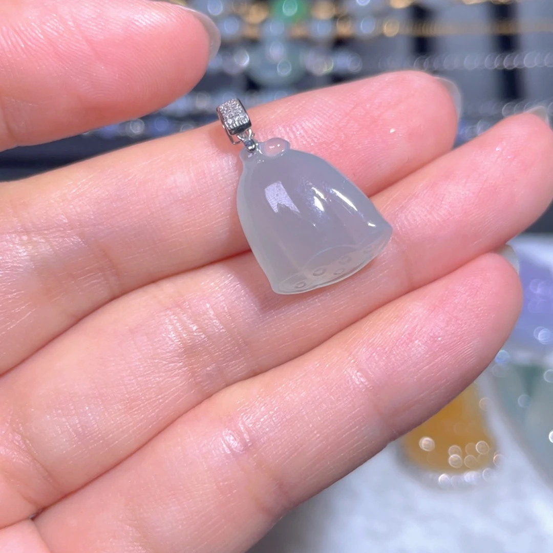 翡翠18K金镶嵌颈饰翡翠