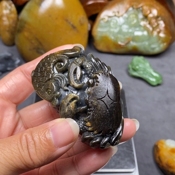 和田玉未镶嵌把件