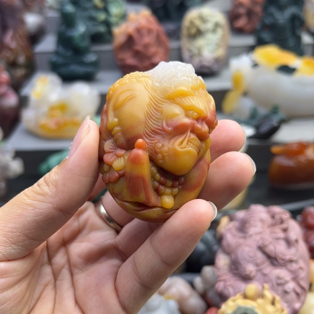 你***。石英质玉未镶嵌颈饰