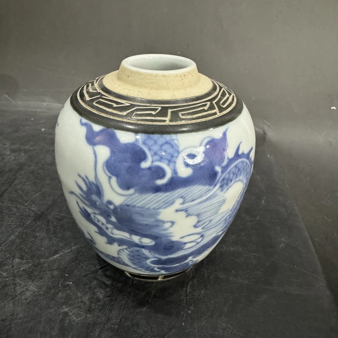 168 青花铁骨泥龙纹罐