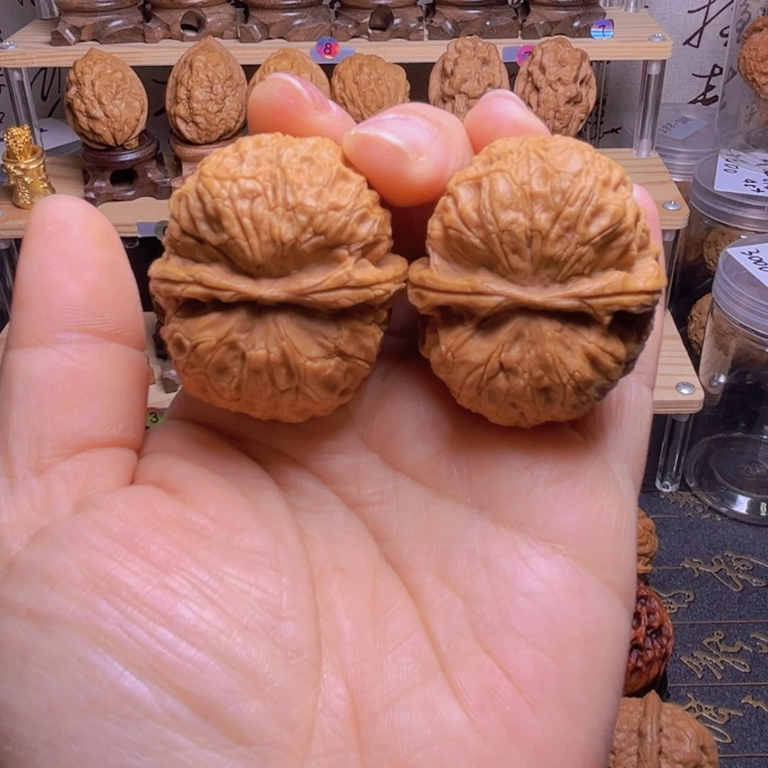 文玩核桃吊坠45w大虎头44尺